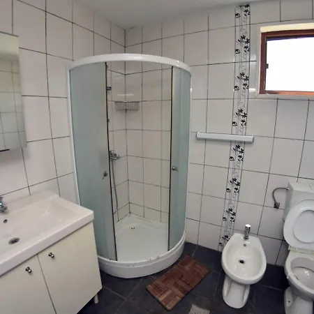 Casa De Vis Vama Veche