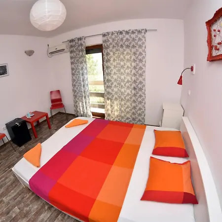 Casa De Vis Vama Veche